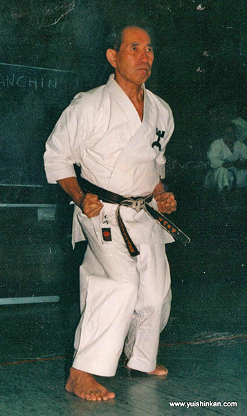 Tomuharu Kisaki zeigt Sanchin, Kamen 1995